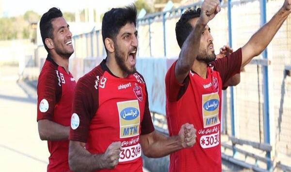 عکس مهدی ترابی در حمایت از رهبری