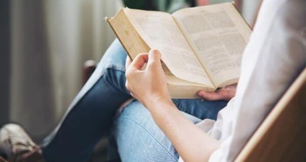 عکس نوشته فواید کتاب خوانی