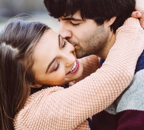 عکس بوسه لبی عاشقانه
