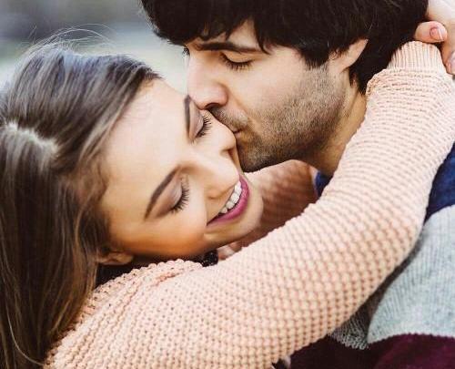 عکس بوسه لبی عاشقانه
