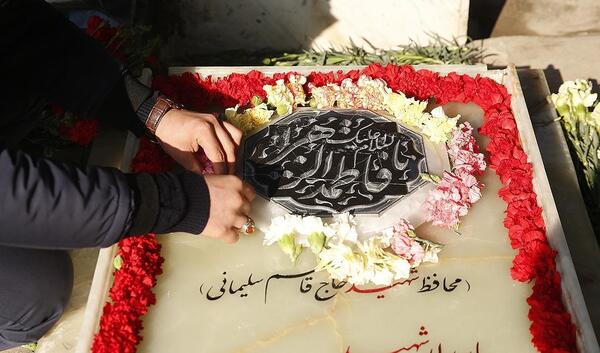 عکس حاج قاسم روی کیک تولد