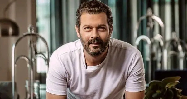 عکس پژمان بازغی در فیلم بارکد