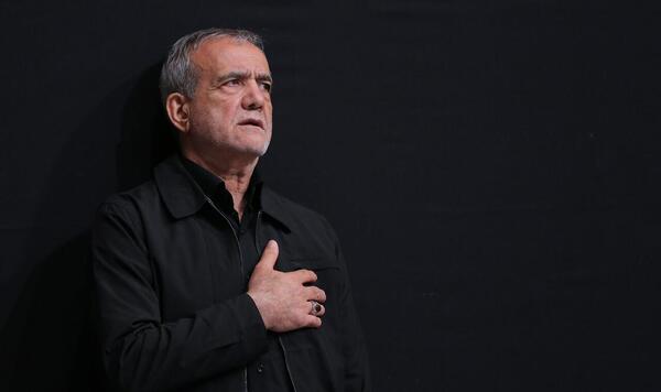 عکس رهبر در حال گریه