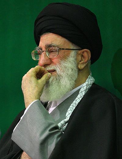 عکس رهبر در حال گریه