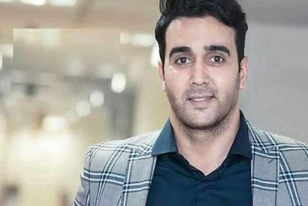 عکس پوریا پورسرخ در خارج از کشور