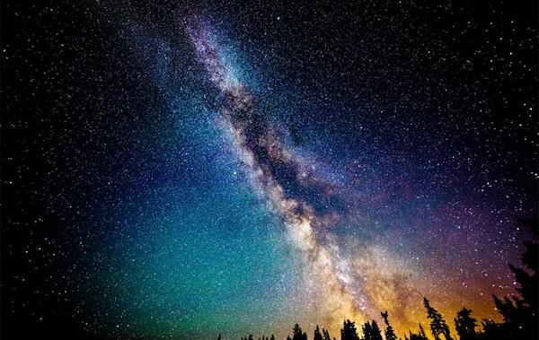 عکس آسمان شب با ماه و ستاره
