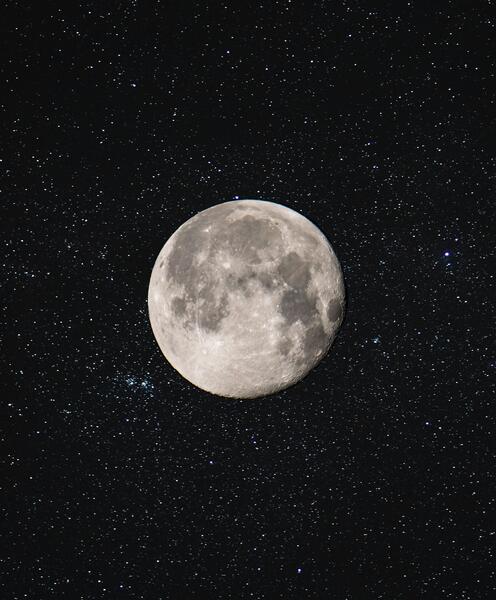 عکس آسمان شب با ماه و ستاره