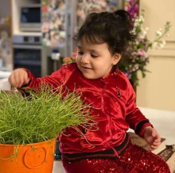 عکس دختر با سبزه عید