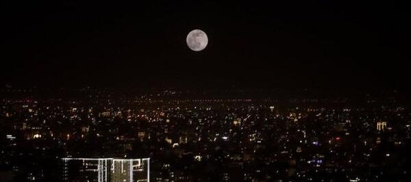 عکس ماه صورتی ۱۴۰۰