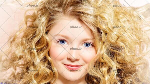 عکس دختری با چشم های آبی