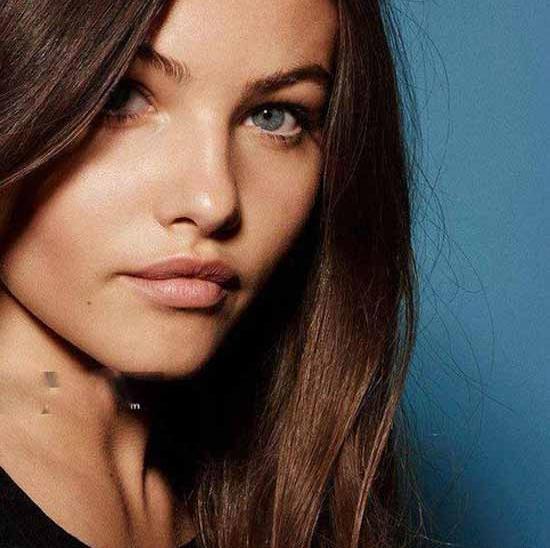 عکس دختری با چشم های آبی