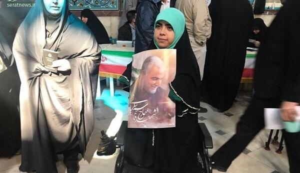 عکس حاج قاسم هنگام رای دادن