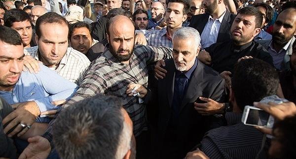عکس حاج قاسم هنگام رای دادن