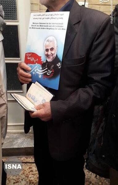 عکس حاج قاسم هنگام رای دادن