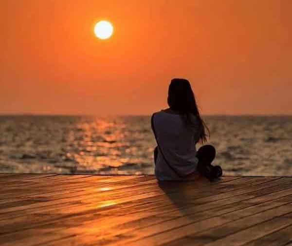 عکس پروف دختر کنار دریا