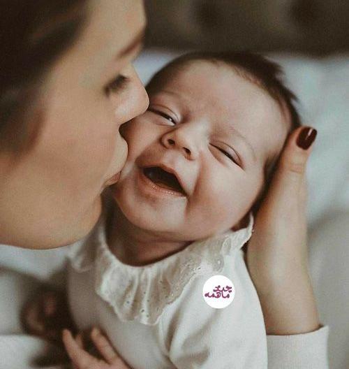 ژست عکس نوزاد و مادر
