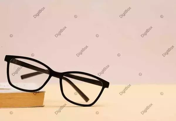 عکس عینک و کتاب
