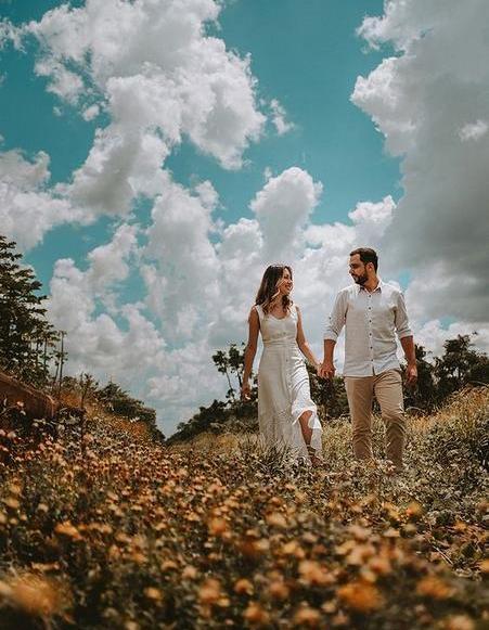 ژست عکس دونفره در طبیعت