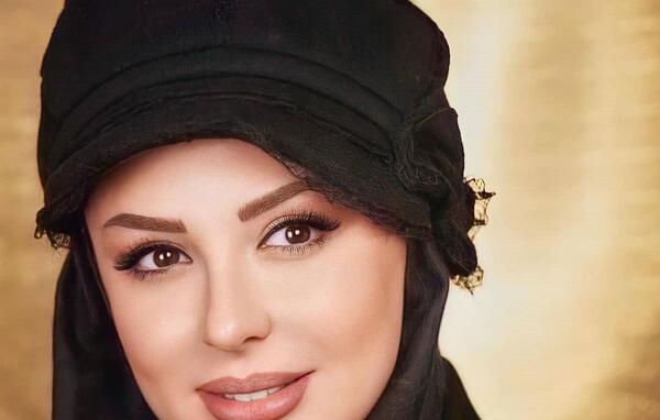 عکس نیوشا ضیغمی با مادرش