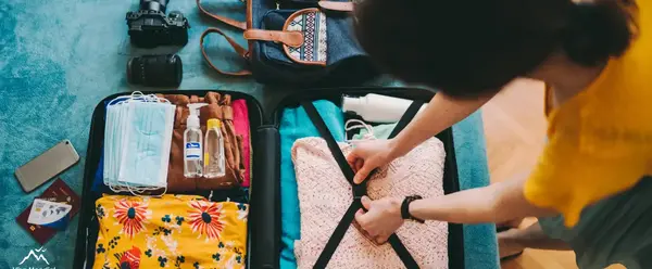 عکس چمدان بستن برای مسافرت