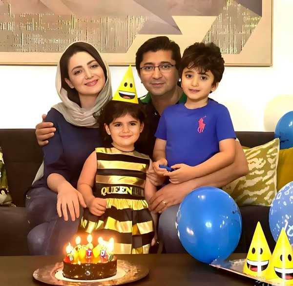 عکس شیلا خداداد با پدر و مادرش