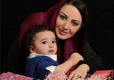 عکس شیلا خداداد با پدر و مادرش