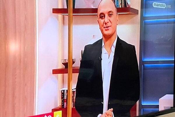 عکس مجری منوتو