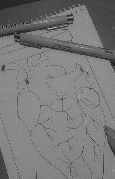 عکس قلب شکسته نقاشی شده