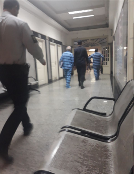 عکس زندانی با دستبند