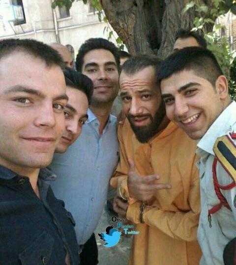 عکس زندانی با دستبند
