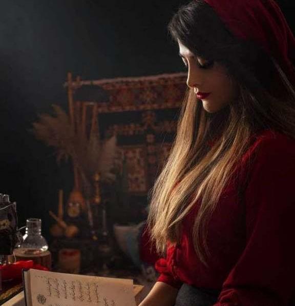 ژست عکس برای یلدا
