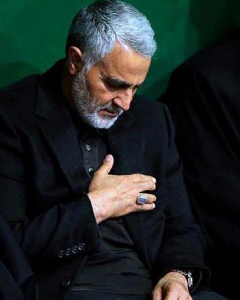 عکس حاج قاسم سلیمانی و دستش