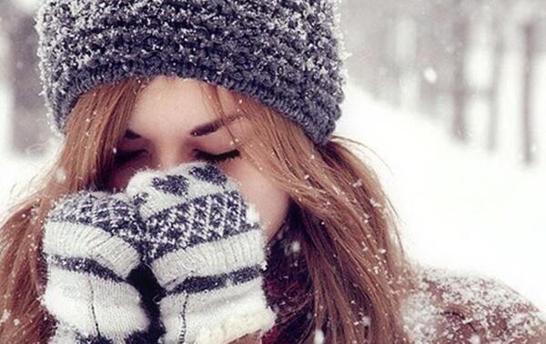 ژست عکس با آدم برفی