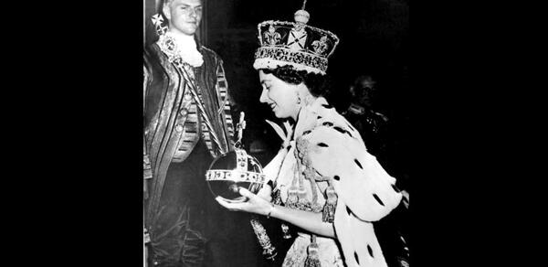 عکس مراسم تاج گذاری ملکه الیزابت