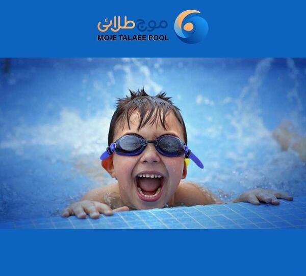 عکس قرمز شدن چشم در استخر