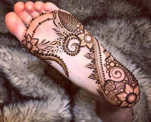 عکس با حنا روی دست و پا