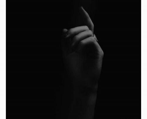 عکس تنهایی و تاریکی