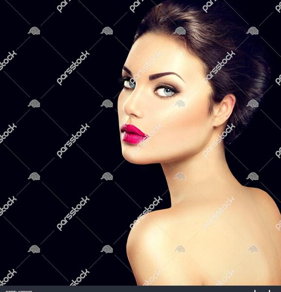 عکس زن آرایش شده