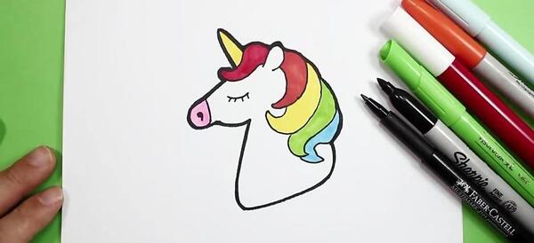 عکس نقاشی فانتزی یونیکورن ساده