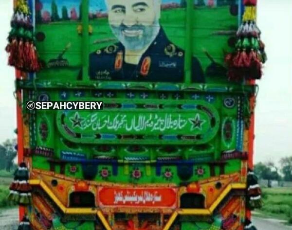 عکس حاج قاسم پشت ماشین