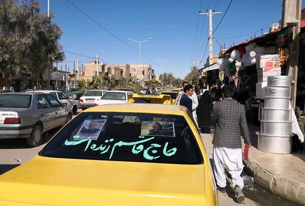 عکس حاج قاسم پشت ماشین