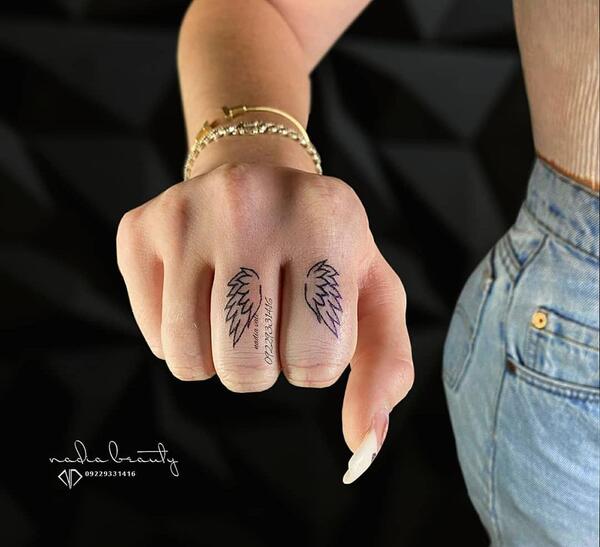 عکس تاتو روی انگشت دست