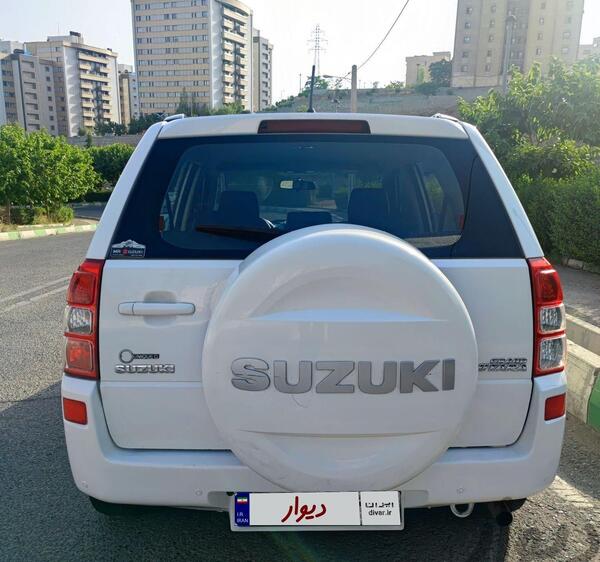 عکس ماشین سوزوکی سفید