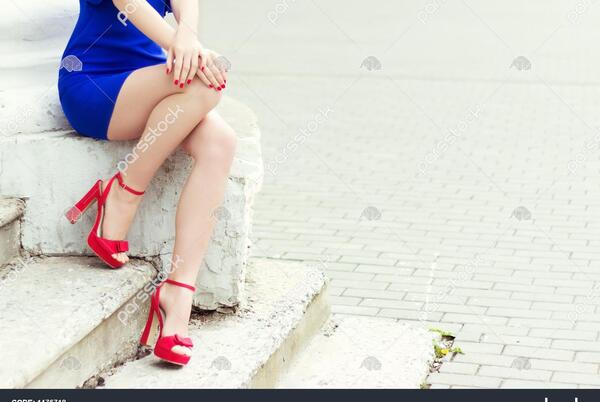 عکس زن با کفش پاشنه بلند