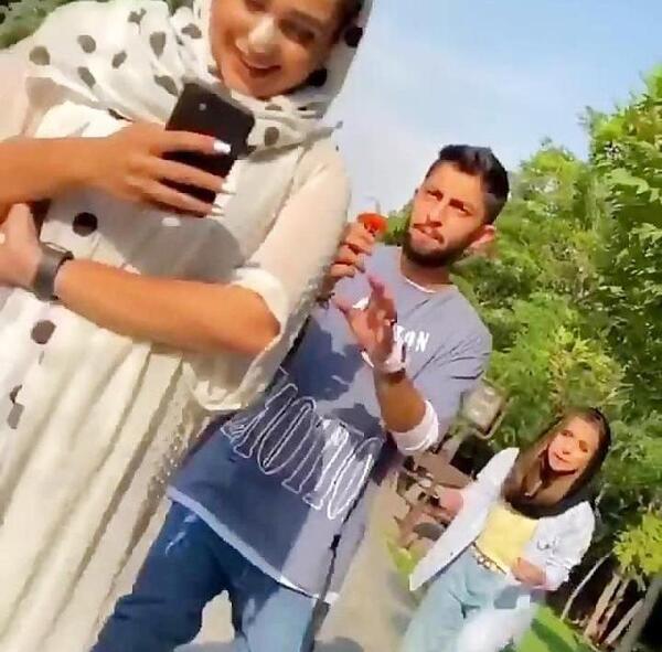 عکس نیکا فلاحی در پارک