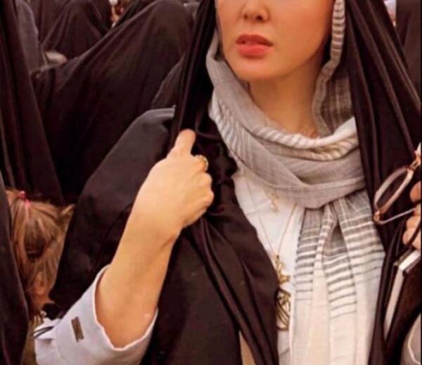عکس با حجاب گلناز حسینی