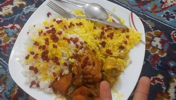 عکس زرشک پلو با مرغ خانگی