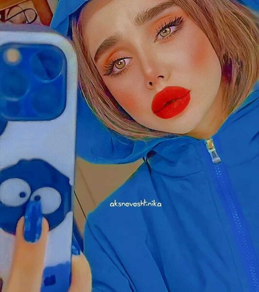 عکس نیکا فلاحی با لباس ابی