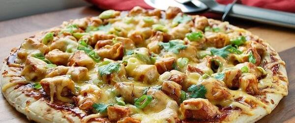 عکس پیتزا مرغ و قارچ
