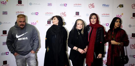 عکس بازیگران رقص روی شیشه
